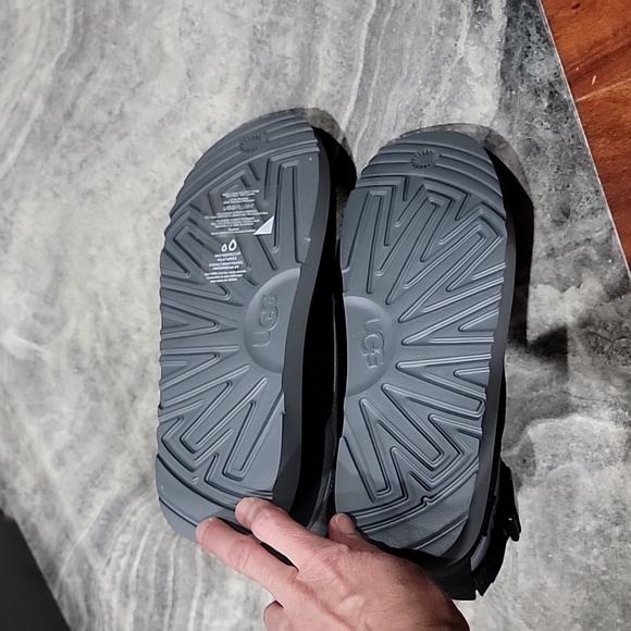 NIB (new in box) Men's UGG size 9 Boots - Picture 5 of 7